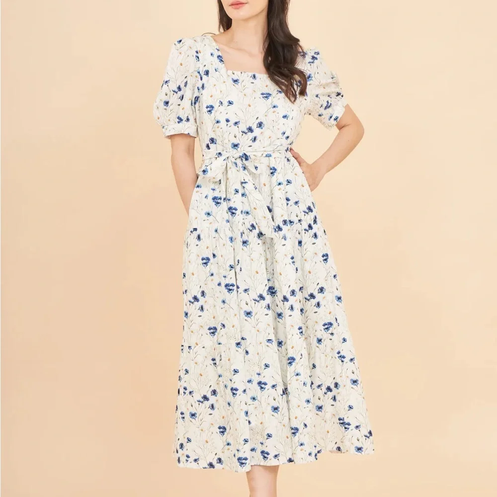 Chic Floral Midi Dress with Puff Sleeves - Picture 2 of 5